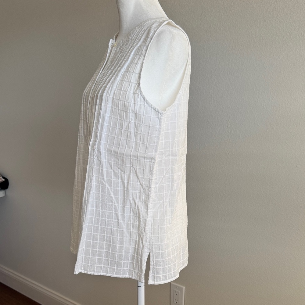 Sleeveless White Button-Up Women's Top - Picture 5 of 9